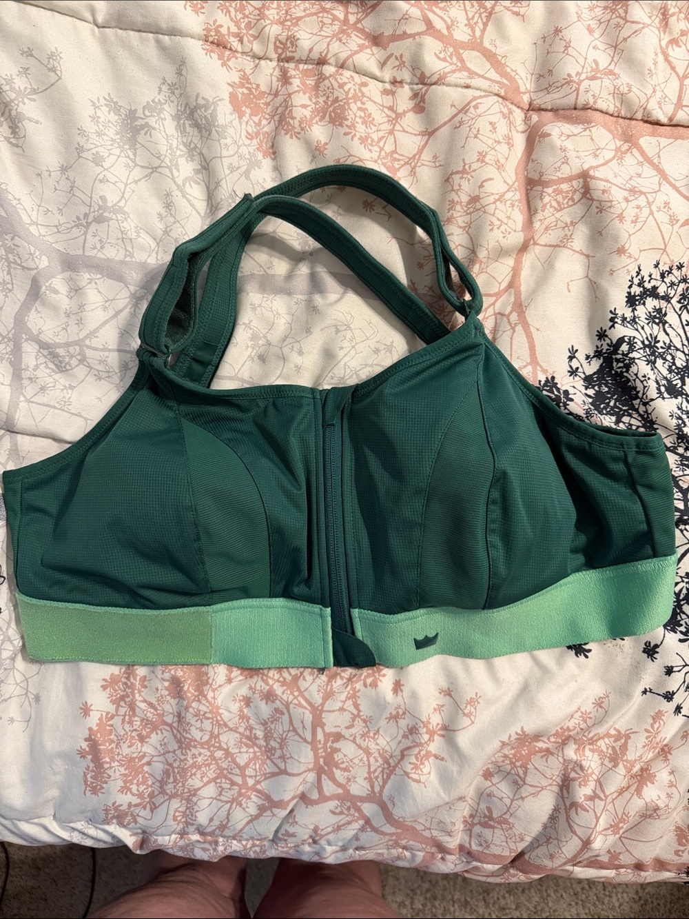 SHEFIT Front-Zip Sports Bra in Dark Green and Light Mint